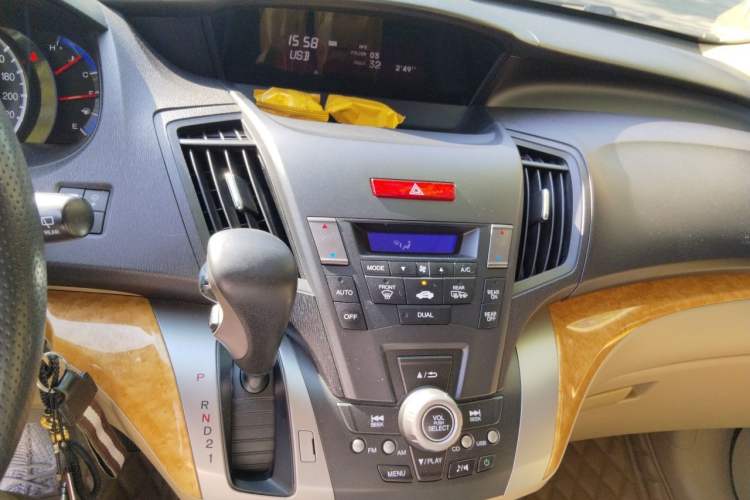 Used Honda Odyssey 2009 2.4L Luxury Edition Audio And AC Panel