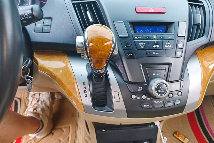 Used Honda Odyssey 2009 2.4L Luxury Edition Gear Lever