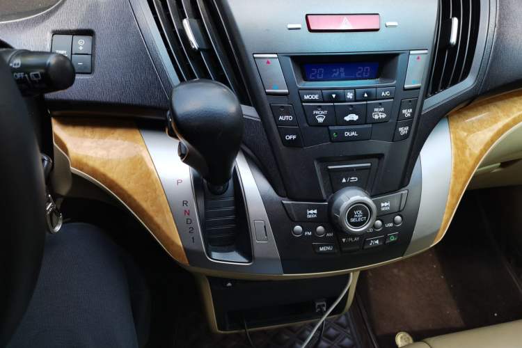 Used Honda Odyssey 2009 2.4L Comfort Edition Gear Lever