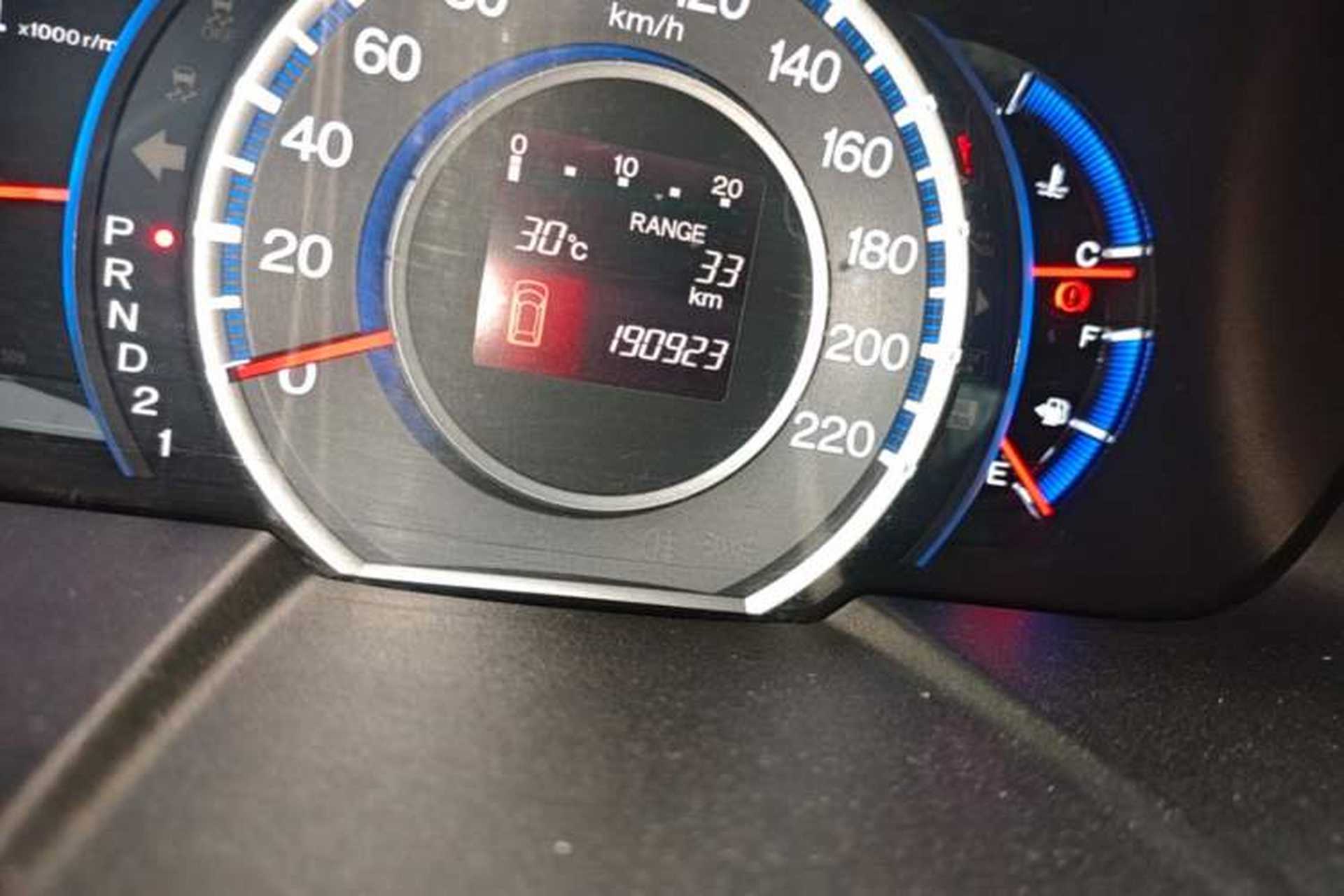 Used Honda Odyssey 2009 2.4L Luxury Edition Odometer Close Up