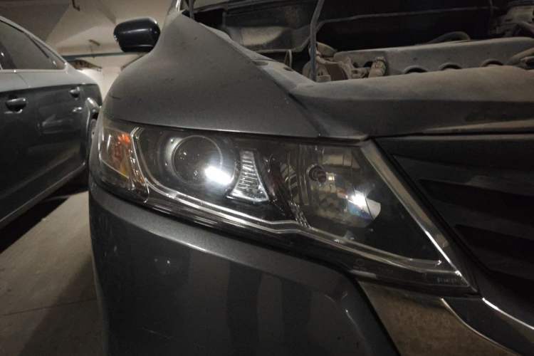 Used Honda Odyssey 2009 2.4L Comfort Edition Right Front Headlight