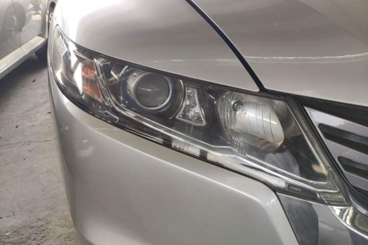 Used Honda Odyssey 2009 2.4L Comfort Edition Right Front Headlight