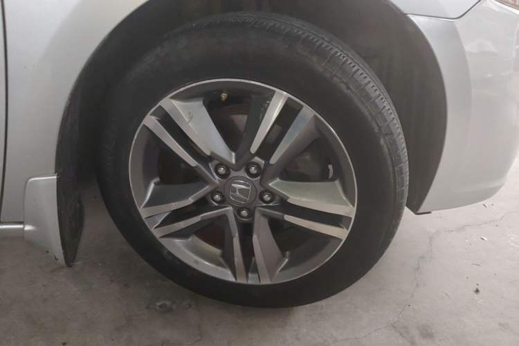 Used Honda Odyssey 2009 2.4L Luxury Edition Right Front Wheel Hub