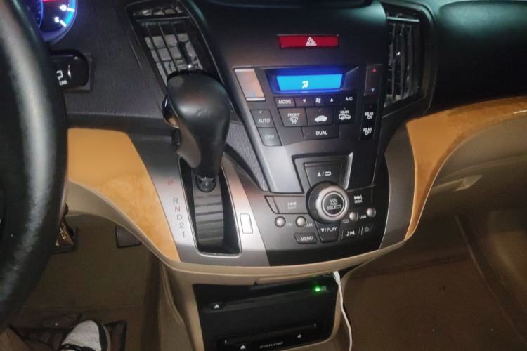 Used Honda Odyssey 2009 2.4L Luxury Edition Audio And AC Panel