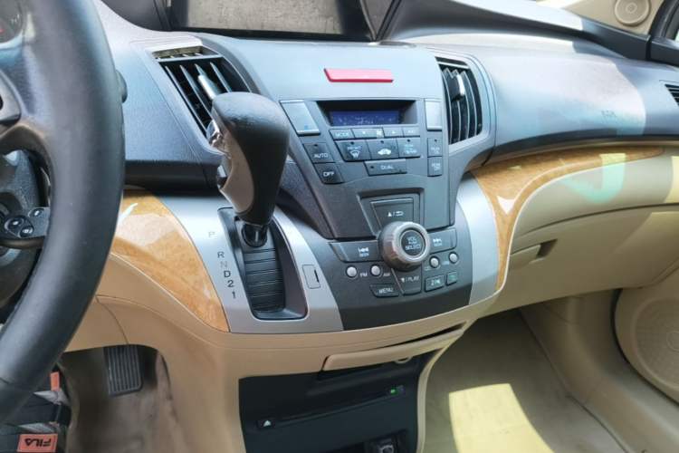 Used Honda Odyssey 2009 2.4L Luxury Edition Audio And AC Panel