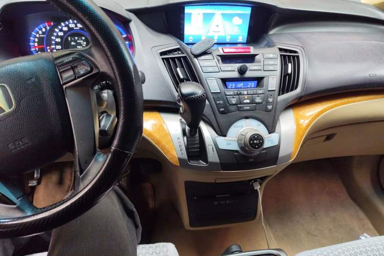 Used Honda Odyssey 2009 2.4L Luxury Edition Audio And AC Panel