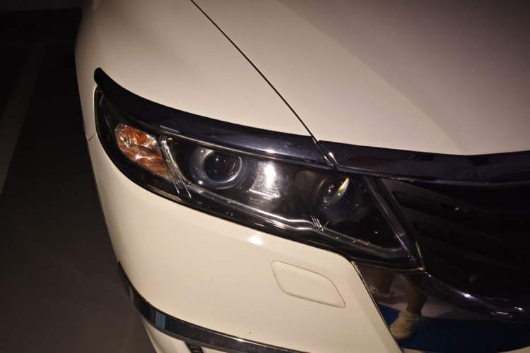 Used Honda Odyssey 2009 2.4L Luxury Edition Right Front Headlight