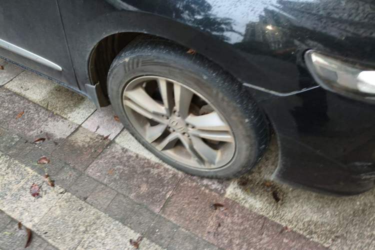 Used Honda Odyssey 2011 Jingxiu 2.4L Luxury Edition Right Front Wheel Hub