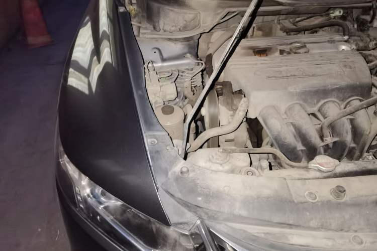 Used Honda Odyssey 2011 Jingxiu 2.4L Luxury Edition Engine Bay Right