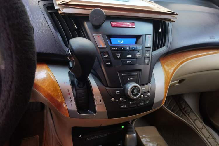 Used Honda Odyssey 2011 Jingxiu 2.4L Luxury Edition Audio And AC Panel