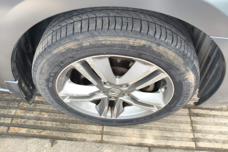 Used Honda Odyssey 2011 Jingxiu 2.4L Luxury Edition Right Front Wheel Hub