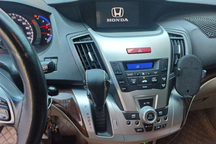 Used Honda Odyssey 2013 2.4L Luxury Edition Audio And AC Panel