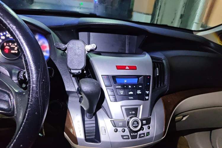 Used Honda Odyssey 2013 2.4L Elite Edition Audio And AC Panel