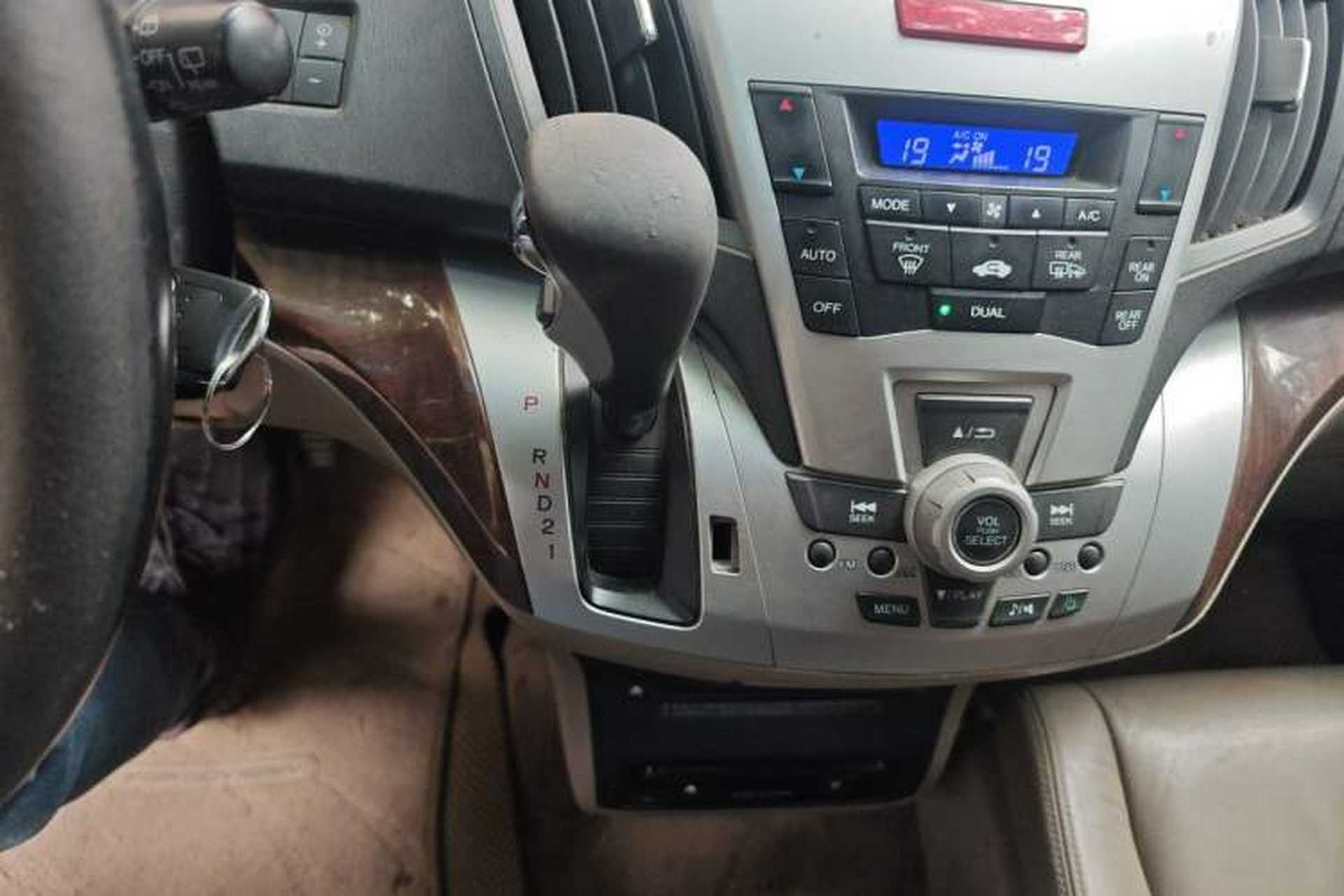 Used Honda Odyssey 2013 2.4L Luxury Edition Gear Lever