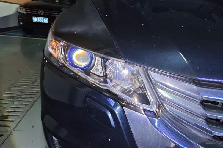 Used Honda Odyssey 2013 2.4L Elite Edition Right Front Headlight