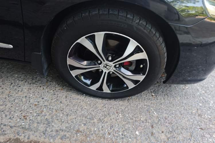 Used Honda Odyssey 2013 2.4L Luxury Edition Right Front Wheel Hub