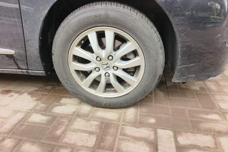 Used Honda Odyssey 2013 2.4L Comfort Edition Right Front Wheel Hub