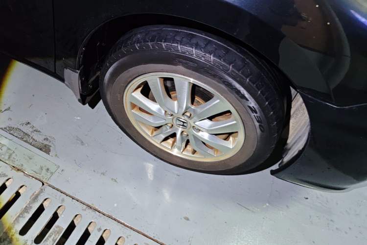 Used Honda Odyssey 2013 2.4L Elite Edition Right Front Wheel Hub
