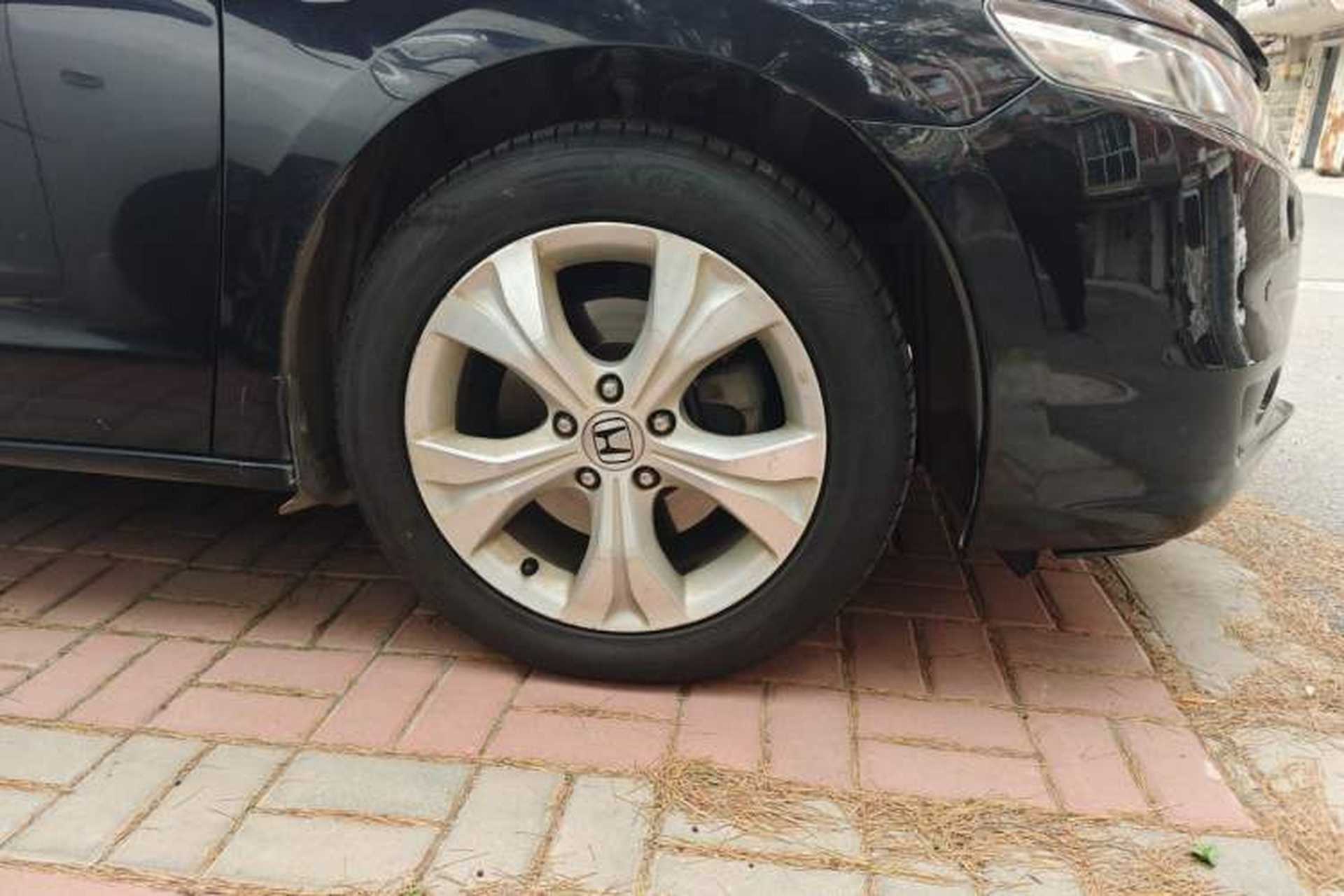 Used Honda Odyssey 2013 2.4L Luxury Edition Right Front Wheel Hub