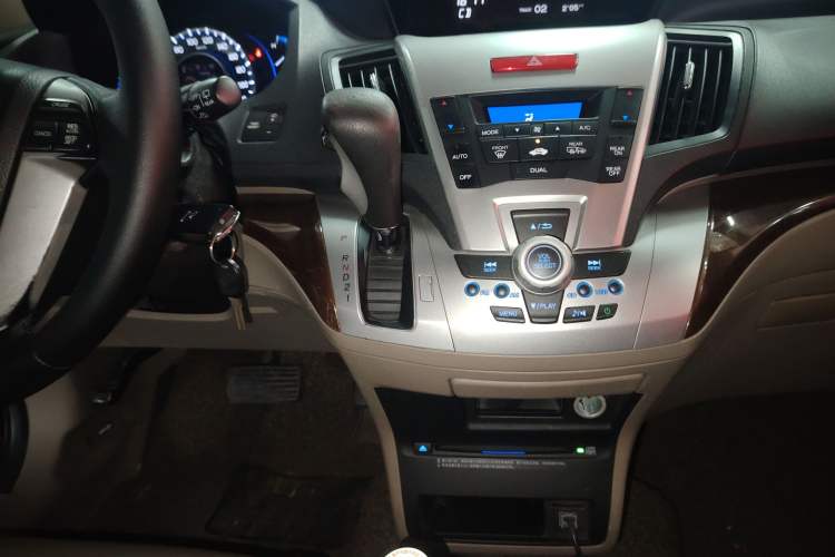 Used Honda Odyssey 2013 2.4L Luxury Edition Gear Lever