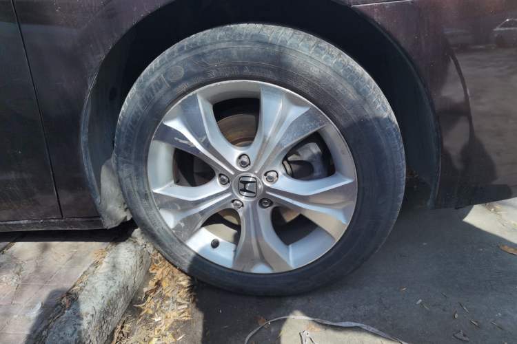 Used Honda Odyssey 2013 2.4L Luxury Edition Right Front Wheel Hub
