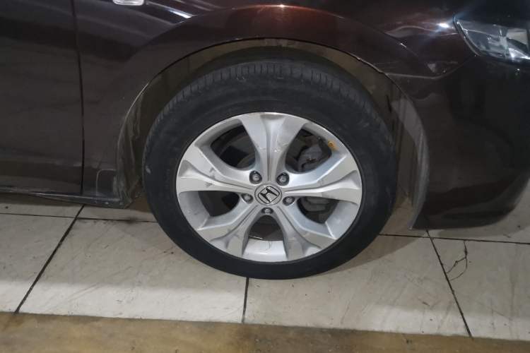 Used Honda Odyssey 2013 2.4L Luxury Edition Right Front Wheel Hub