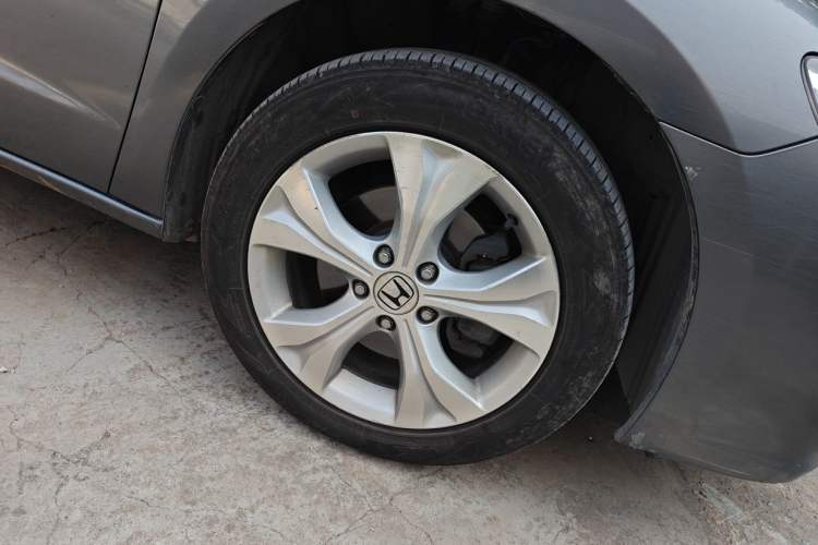 Used Honda Odyssey 2013 2.4L Luxury Edition Right Front Wheel Hub