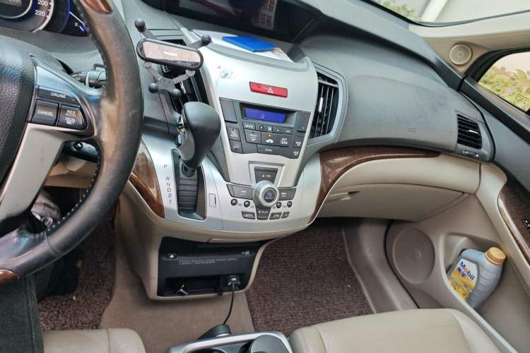 Used Honda Odyssey 2013 2.4L Luxury Edition Audio And AC Panel