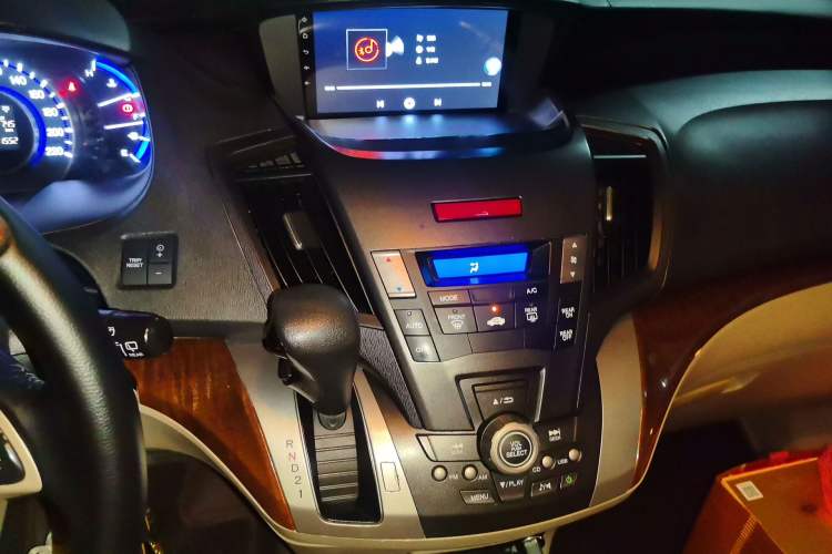 Used Honda Odyssey 2013 2.4L Luxury Edition Audio And AC Panel