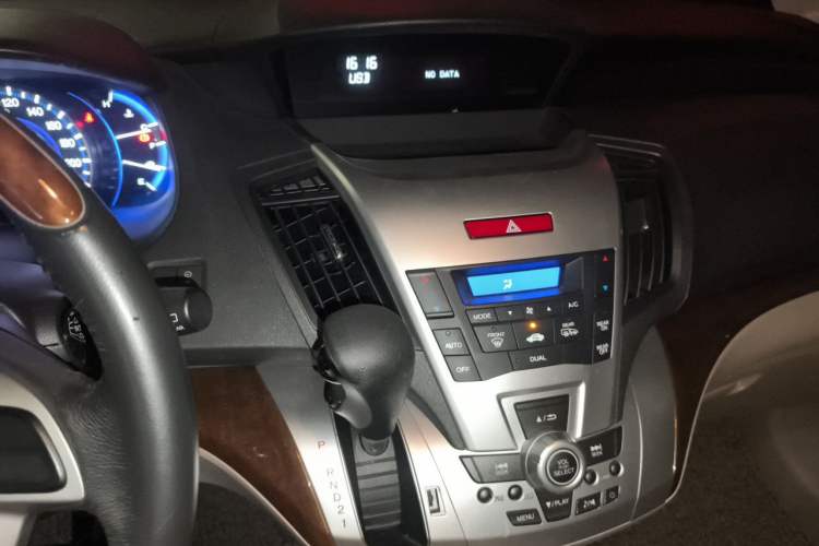 Used Honda Odyssey 2013 2.4L Elite Edition Audio And AC Panel