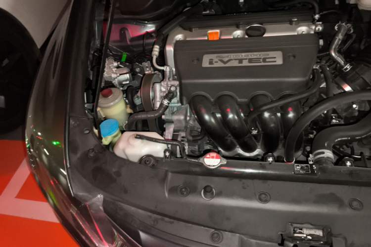 Used Honda Odyssey 2013 2.4L Elite Edition Engine Bay Right