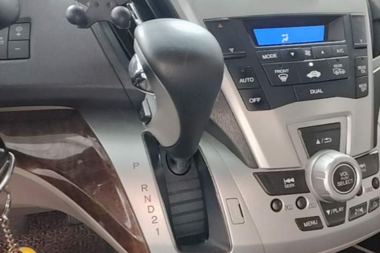 Used Honda Odyssey 2013 2.4L Luxury Edition Gear Lever