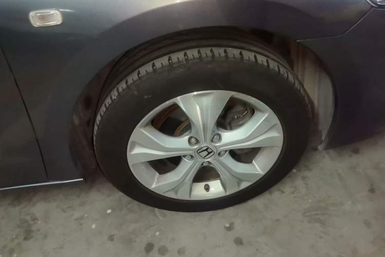 Used Honda Odyssey 2013 2.4L Luxury Edition Right Front Wheel Hub