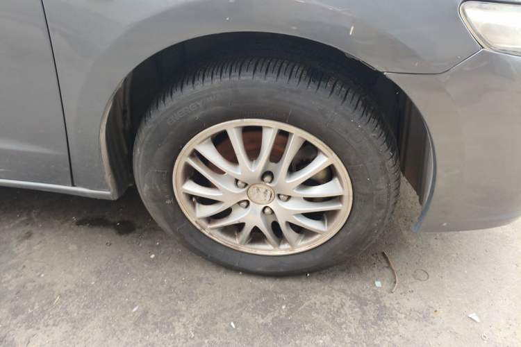 Used Honda Odyssey 2013 2.4L Comfort Edition Right Front Wheel Hub