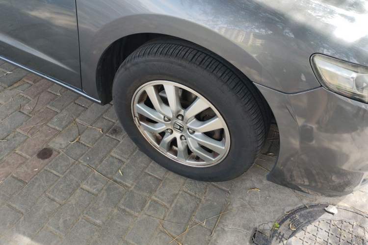 Used Honda Odyssey 2013 2.4L Comfort Edition Right Front Wheel Hub