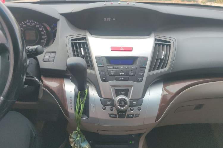 Used Honda Odyssey 2013 2.4L Elite Edition Audio And AC Panel