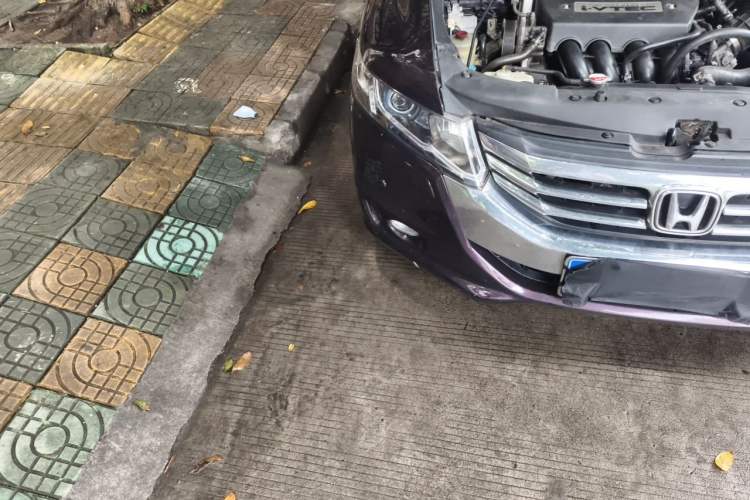 Used Honda Odyssey 2013 2.4L Luxury Edition Engine Bay Right