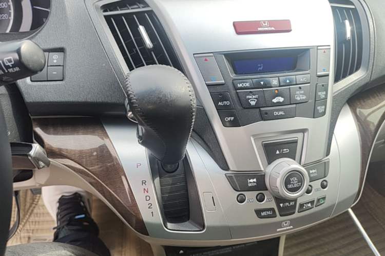 Used Honda Odyssey 2013 2.4L Elite Edition Gear Lever
