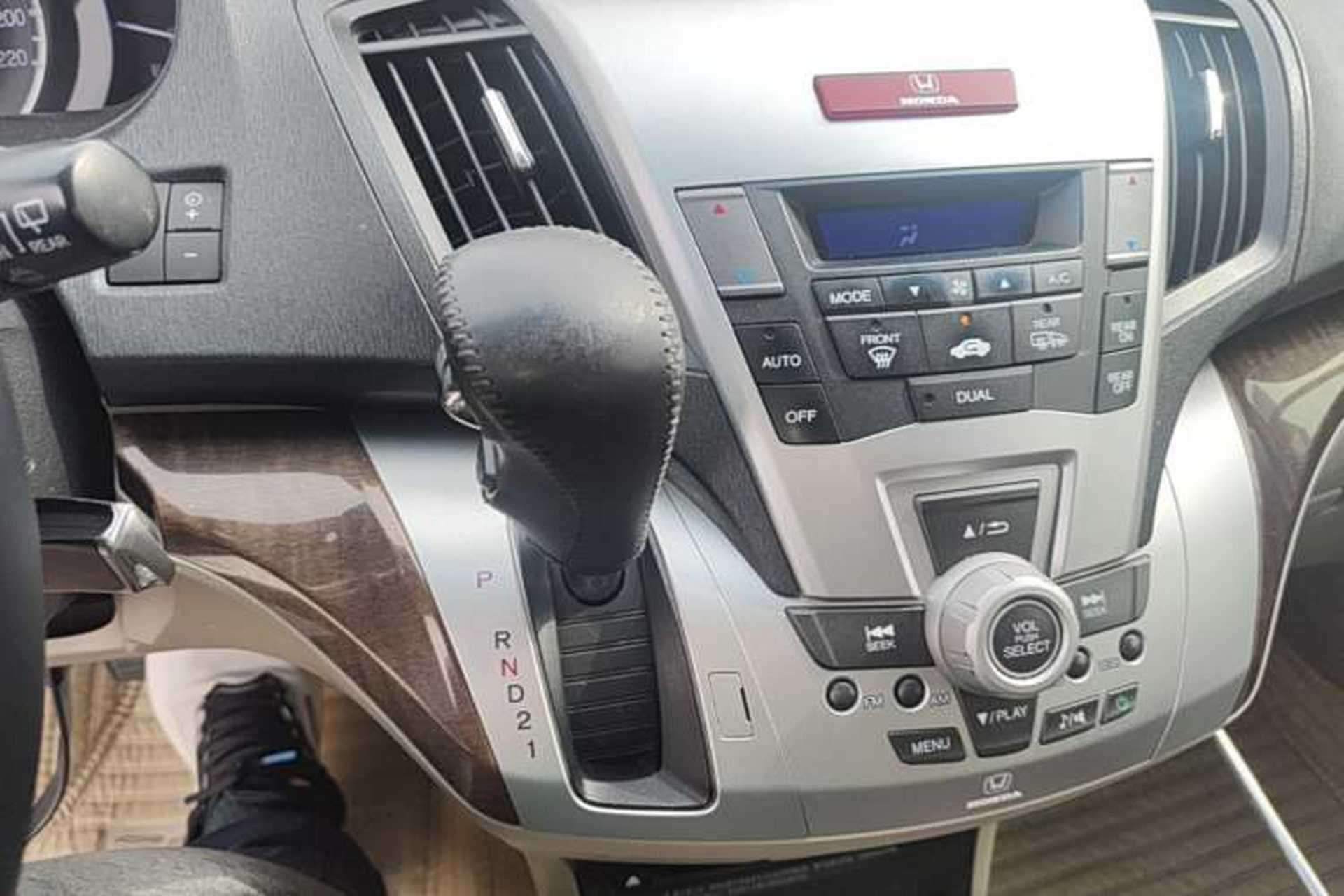 Used Honda Odyssey 2013 2.4L Elite Edition Gear Lever