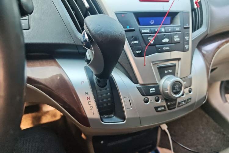 Used Honda Odyssey 2013 2.4L Luxury Edition Gear Lever