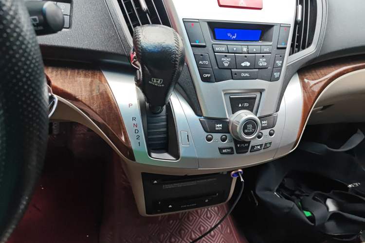 Used Honda Odyssey 2013 2.4L Elite Edition Gear Lever