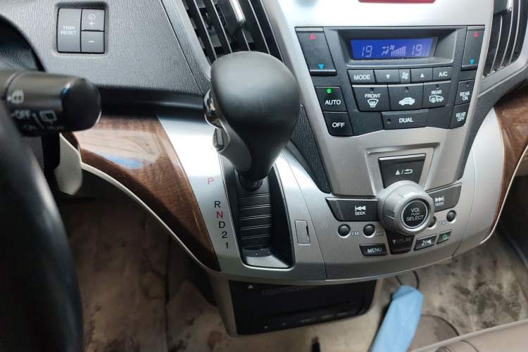 Used Honda Odyssey 2013 2.4L Luxury Edition Gear Lever
