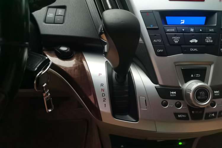 Used Honda Odyssey 2013 2.4L Luxury Edition Gear Lever