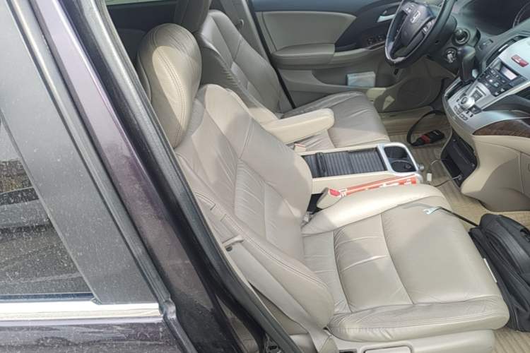 Used Honda Odyssey 2013 2.4L Elite Edition Right Front Seat