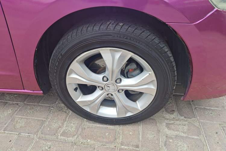Used Honda Odyssey 2013 2.4L Luxury Edition Right Front Wheel Hub