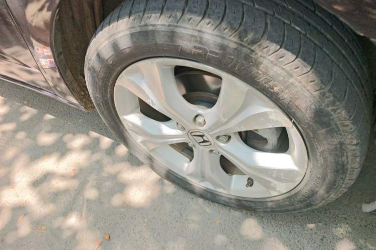 Used Honda Odyssey 2013 2.4L Luxury Edition Right Front Wheel Hub