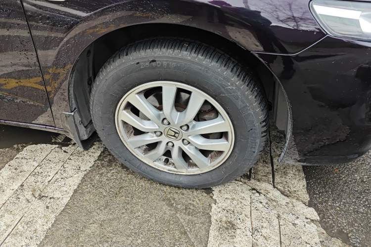 Used Honda Odyssey 2013 2.4L Elite Edition Right Front Wheel Hub