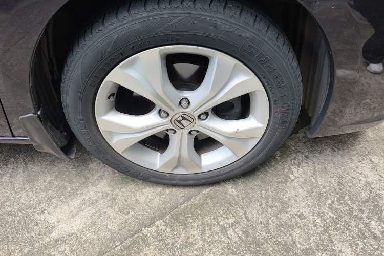 Used Honda Odyssey 2013 2.4L Luxury Edition Right Front Wheel Hub