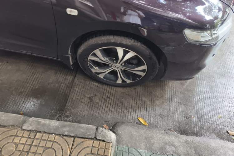 Used Honda Odyssey 2013 2.4L Luxury Edition Right Front Wheel Hub
