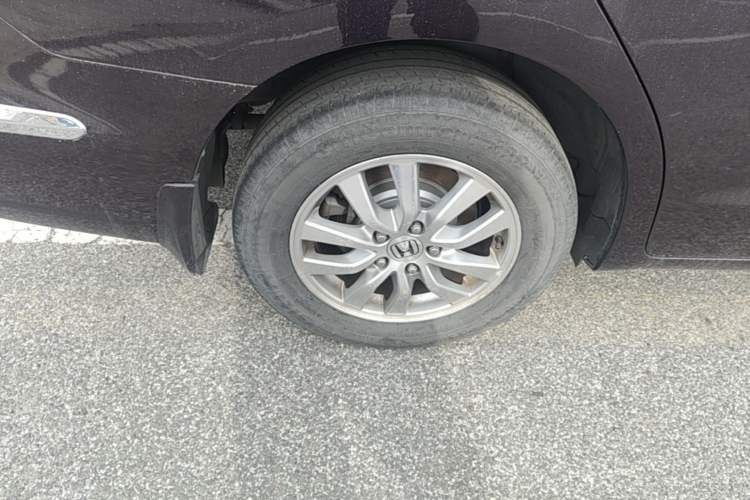 Used Honda Odyssey 2013 2.4L Elite Edition Right Rear Wheel Hub